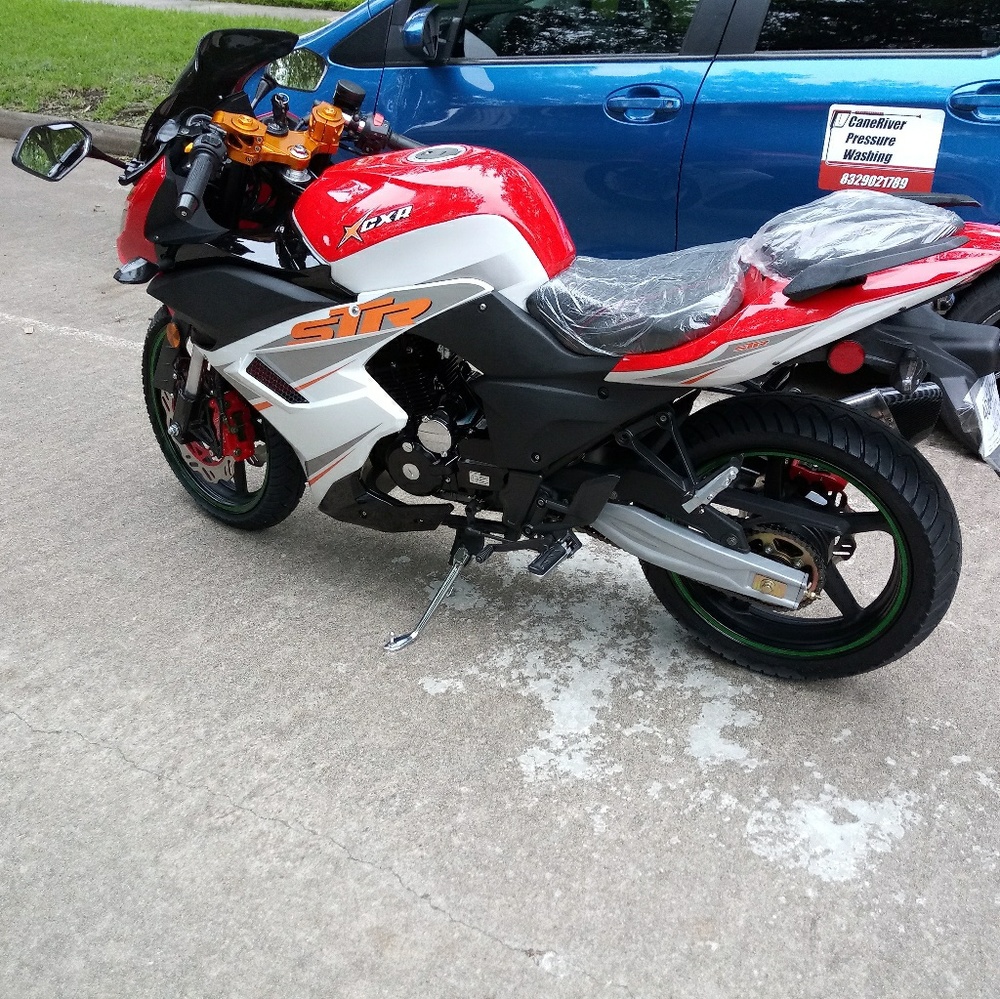 Motorcycle - Picture 4 of 8